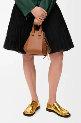 Compact Hammock Bag in Classic Calfskin
