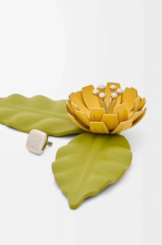 Flower Pin in Calfskin Flower Pin in Calfskin