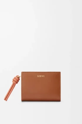 Knot Compact Wallet in Shiny Nappa Calfskin