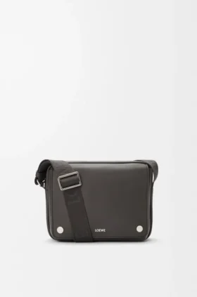 Medium Pebble Messenger Bag in Smooth Calfskin