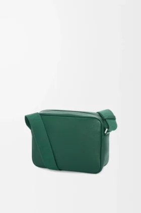 Medium Pebble Messenger Bag in Supple Grained Calfskin