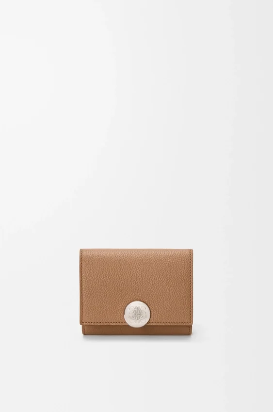 Pebble Trifold Wallet in Pebble Grained Calfskin Pebble Trifold Wallet in Pebble Grained Calfskin