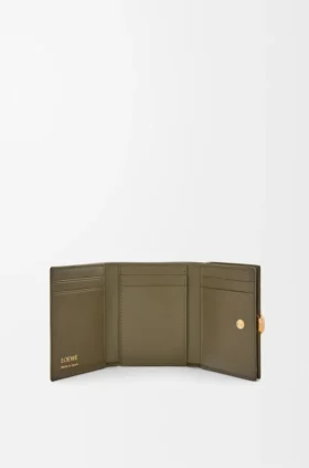 Pebble Trifold Wallet in Pebble Grained Calfskin