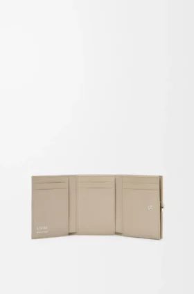 Pebble Trifold Wallet in Pebble Grained Calfskin