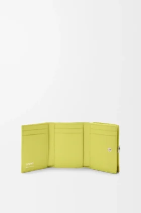 Pebble Trifold Wallet in Shiny Nappa Calfskin