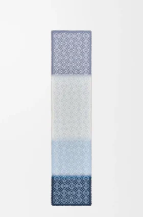 Scarf in Wool, Silk and Cashmere Blend