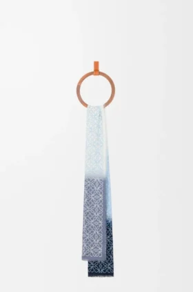 Scarf in Wool, Silk and Cashmere Blend