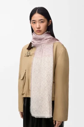 Scarf in Wool, Silk and Cashmere Blend
