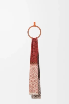 Scarf in Wool, Silk and Cashmere Blend